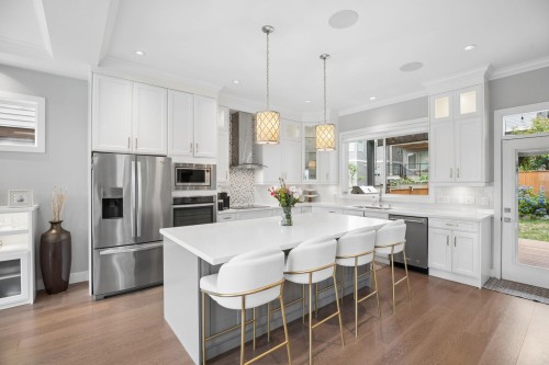 1402 Shay Street, Coquitlam, BC - Indoor Photo Showing Kitchen With Upgraded Kitchen
