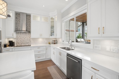 1402 Shay Street, Coquitlam, BC - Indoor Photo Showing Kitchen With Double Sink With Upgraded Kitchen