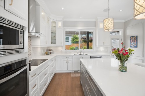 1402 Shay Street, Coquitlam, BC - Indoor Photo Showing Kitchen With Double Sink With Upgraded Kitchen