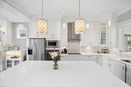 1402 Shay Street, Coquitlam, BC - Indoor Photo Showing Kitchen With Upgraded Kitchen