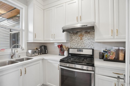 1402 Shay Street, Coquitlam, BC - Indoor Photo Showing Kitchen With Double Sink