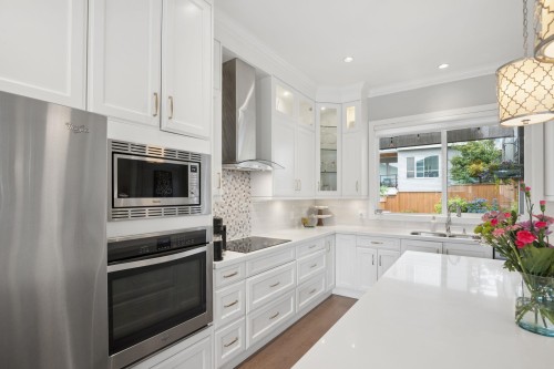 1402 Shay Street, Coquitlam, BC - Indoor Photo Showing Kitchen With Upgraded Kitchen