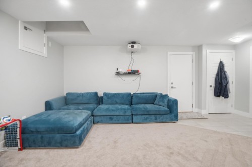 1402 Shay Street, Coquitlam, BC - Indoor Photo Showing Living Room
