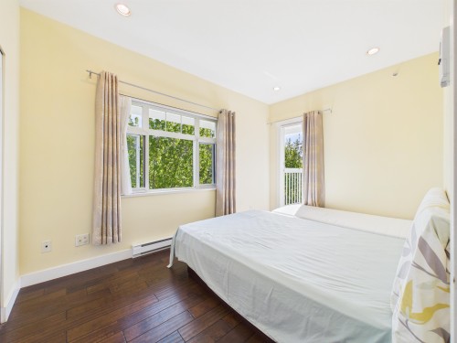141-7388 Macpherson Avenue, Burnaby, BC - Indoor Photo Showing Bedroom