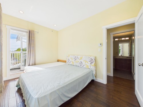 141-7388 Macpherson Avenue, Burnaby, BC - Indoor Photo Showing Bedroom