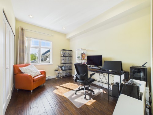 141-7388 Macpherson Avenue, Burnaby, BC - Indoor Photo Showing Office