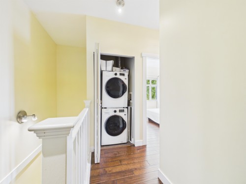 141-7388 Macpherson Avenue, Burnaby, BC - Indoor Photo Showing Laundry Room