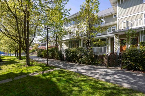 141-7388 Macpherson Avenue, Burnaby, BC - Outdoor