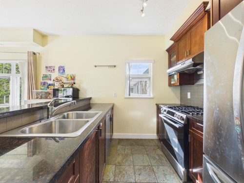 141-7388 Macpherson Avenue, Burnaby, BC - Indoor Photo Showing Kitchen With Double Sink