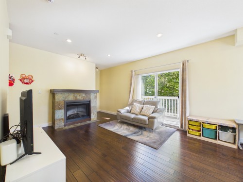 141-7388 Macpherson Avenue, Burnaby, BC - Indoor Photo Showing Living Room With Fireplace