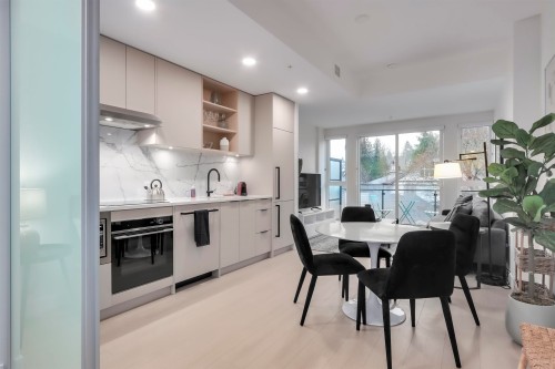 41*-422 3Rd Street E, North Vancouver, BC - Indoor