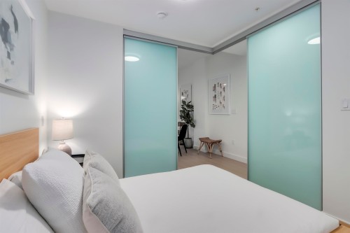 41*-422 3Rd Street E, North Vancouver, BC - Indoor Photo Showing Bedroom