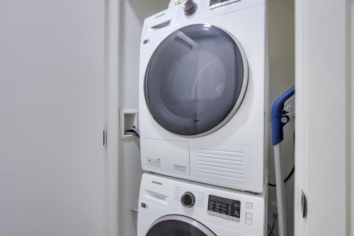 41*-422 3Rd Street E, North Vancouver, BC - Indoor Photo Showing Laundry Room