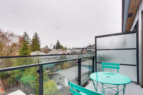 41*-422 3Rd Street E, North Vancouver, BC - Outdoor With Exterior