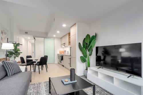 41*-422 3Rd Street E, North Vancouver, BC - Indoor Photo Showing Living Room