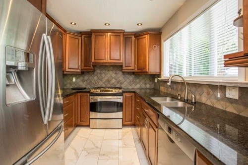 10831 Altona Place, Richmond, BC - Indoor Photo Showing Kitchen With Double Sink