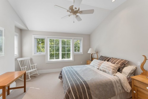 2071 Esquimalt Avenue, West Vancouver, BC - Indoor Photo Showing Bedroom