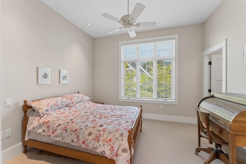 2071 Esquimalt Avenue, West Vancouver, BC - Indoor Photo Showing Bedroom