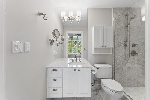 2071 Esquimalt Avenue, West Vancouver, BC - Indoor Photo Showing Bathroom