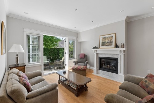 2071 Esquimalt Avenue, West Vancouver, BC - Indoor Photo Showing Living Room With Fireplace
