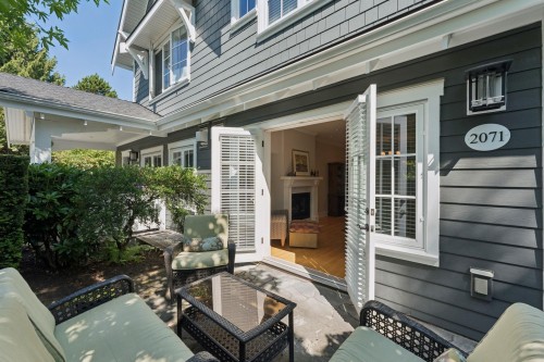 2071 Esquimalt Avenue, West Vancouver, BC - Outdoor