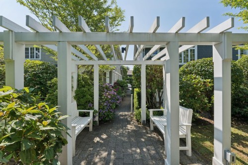 2071 Esquimalt Avenue, West Vancouver, BC - Outdoor