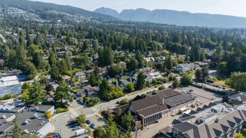 2071 Esquimalt Avenue, West Vancouver, BC - Outdoor With View