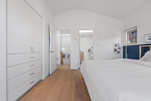 3261 2Nd Avenue W, Vancouver, BC - Indoor Photo Showing Bedroom