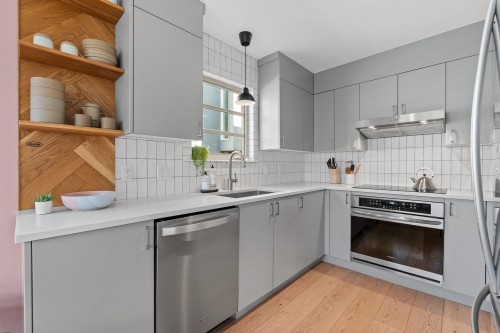 3261 2Nd Avenue W, Vancouver, BC - Indoor Photo Showing Kitchen With Upgraded Kitchen