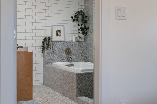 3261 2Nd Avenue W, Vancouver, BC - Indoor Photo Showing Bathroom
