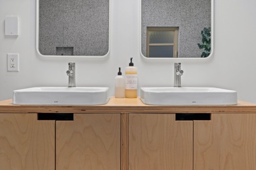 3261 2Nd Avenue W, Vancouver, BC - Indoor Photo Showing Bathroom