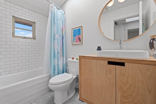 3261 2Nd Avenue W, Vancouver, BC - Indoor Photo Showing Bathroom