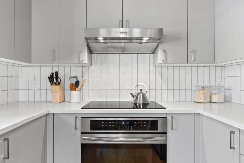 3261 2Nd Avenue W, Vancouver, BC - Indoor Photo Showing Kitchen