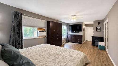 20516 124A Avenue, Maple Ridge, BC - Indoor Photo Showing Bedroom