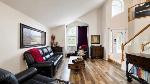 20516 124A Avenue, Maple Ridge, BC - Indoor Photo Showing Living Room