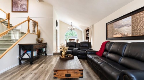 20516 124A Avenue, Maple Ridge, BC - Indoor Photo Showing Living Room
