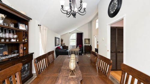 20516 124A Avenue, Maple Ridge, BC - Indoor Photo Showing Dining Room