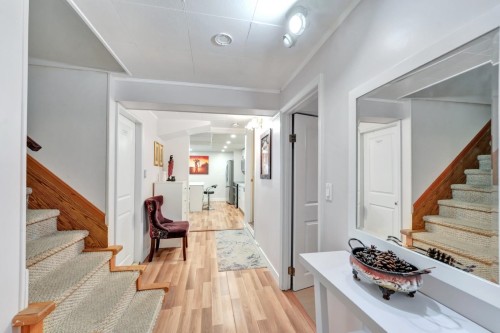 1075 Ruthina Avenue, North Vancouver, BC - Indoor Photo Showing Other Room