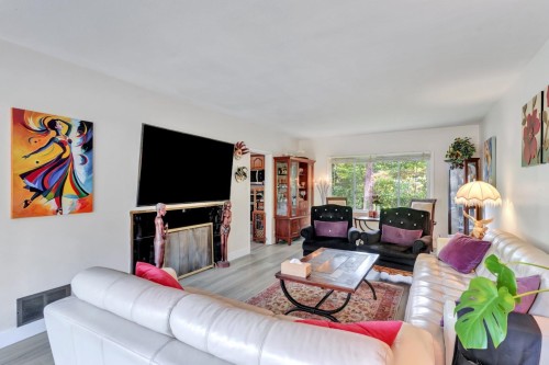 1075 Ruthina Avenue, North Vancouver, BC - Indoor Photo Showing Living Room With Fireplace