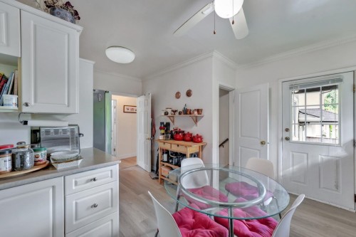 1075 Ruthina Avenue, North Vancouver, BC - Indoor Photo Showing Dining Room