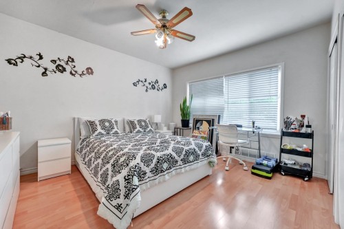 1075 Ruthina Avenue, North Vancouver, BC - Indoor Photo Showing Bedroom
