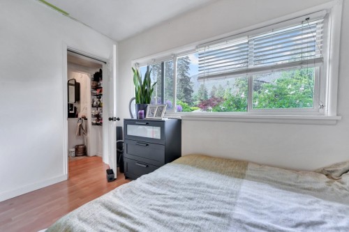 1075 Ruthina Avenue, North Vancouver, BC - Indoor Photo Showing Bedroom