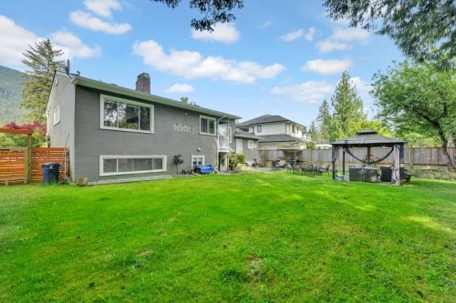 1075 Ruthina Avenue, North Vancouver, BC - Outdoor