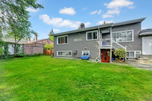 1075 Ruthina Avenue, North Vancouver, BC - Outdoor