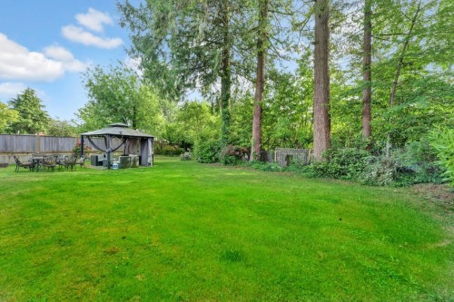 1075 Ruthina Avenue, North Vancouver, BC - Outdoor