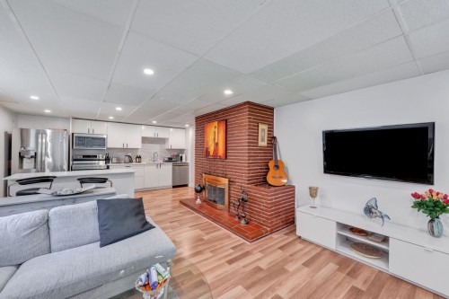 1075 Ruthina Avenue, North Vancouver, BC - Indoor