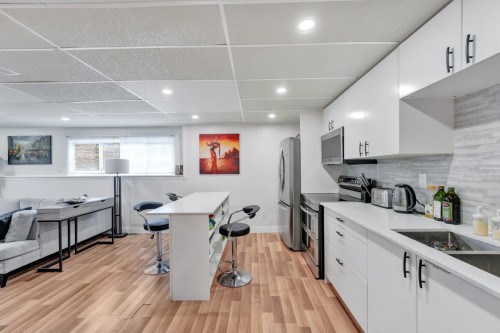 1075 Ruthina Avenue, North Vancouver, BC - Indoor Photo Showing Kitchen