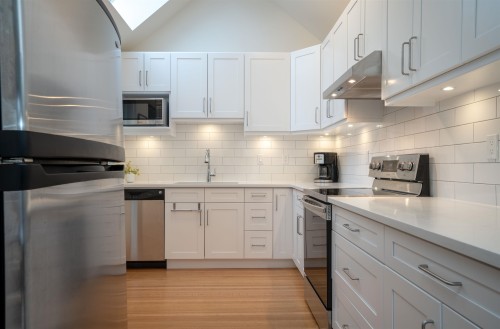 1346 Laburnum Street, Vancouver, BC - Indoor Photo Showing Kitchen With Upgraded Kitchen