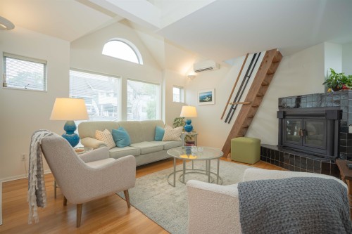 1346 Laburnum Street, Vancouver, BC - Indoor Photo Showing Living Room