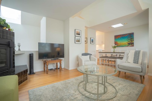 1346 Laburnum Street, Vancouver, BC - Indoor Photo Showing Living Room